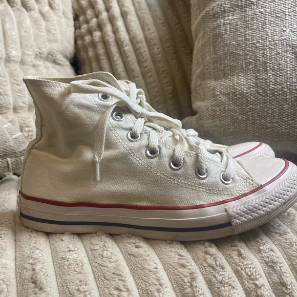 Converse Cream High-Top Sneakers with Red Accent men 5.5 women’s 7.5 - Picture 2 of 6